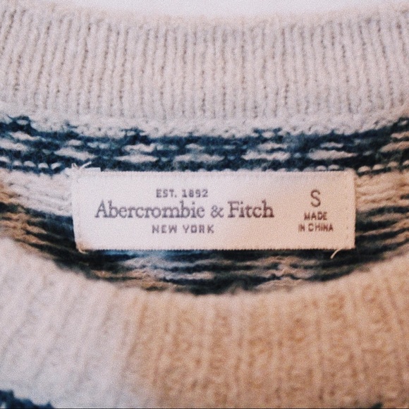 ABERCROMBIE SUPER SOFT CHRISTMAS SWEATER - Picture 2 of 2